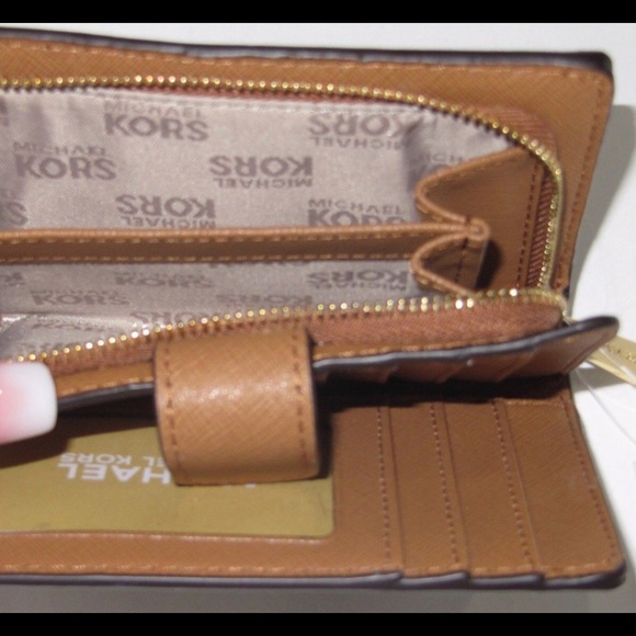 Michael Kors Vanilla/Acorn fold Zip coin Wallet - Picture 7 of 7